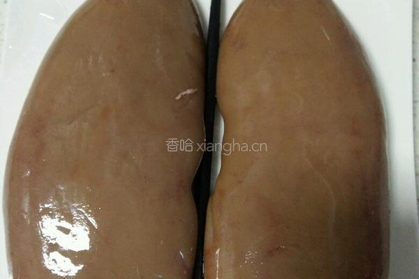 凉拌猪腰的做法图解1