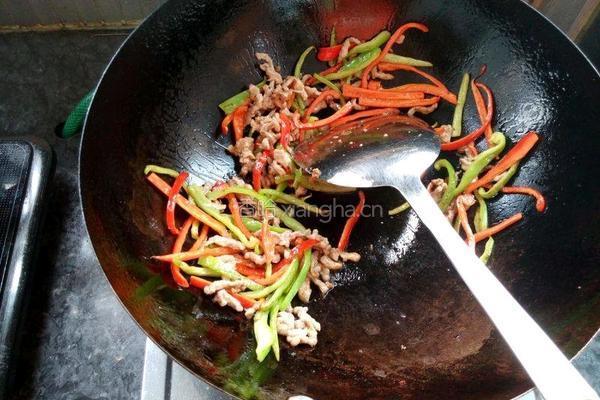青红椒炒肉丝的做法图解7