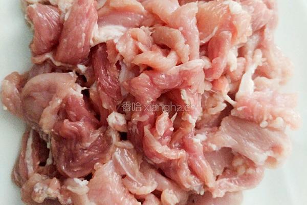 甜椒炒肉的做法图解1