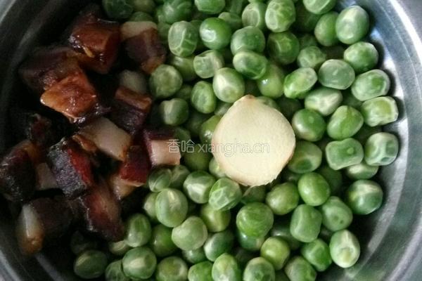 猪腰炒麦豆的做法图解1