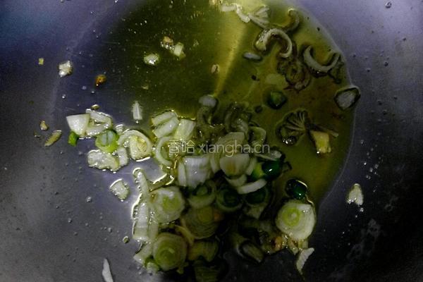 魔芋丝结蒜苔炒肉的做法图解6