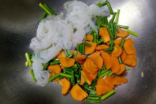 魔芋丝结蒜苔炒肉的做法图解7