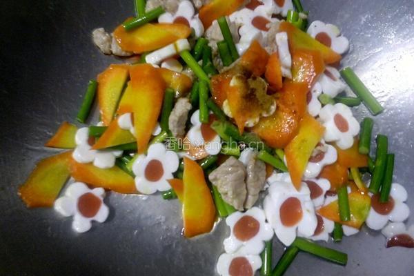 魔芋梅花蒜苔炒肉的做法图解9