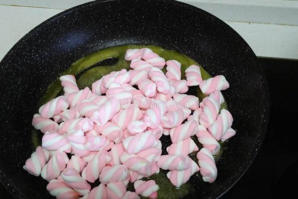 草莓味花生牛轧糖的做法图解4