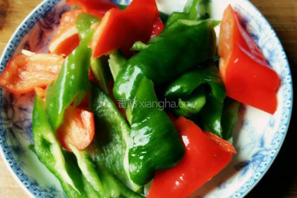 双椒炒腐竹的做法图解3