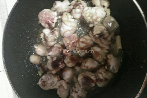 鸡腿焖山药豆的做法图解3