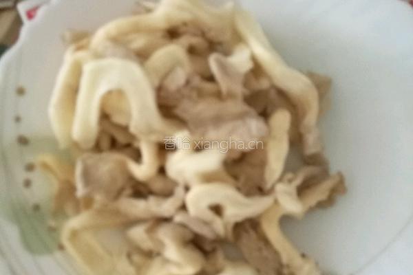 香酥椒盐炸平菇的做法图解2