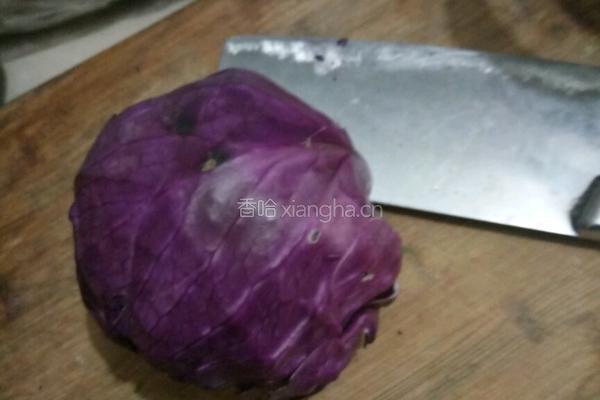 紫甘蓝炒鸡蛋的做法图解1