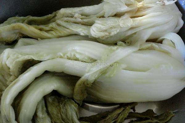 酸菜炖细粉的做法图解1