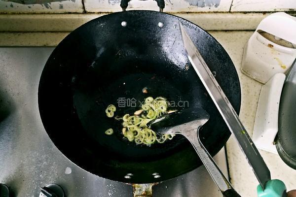 青菜香菇鸡蛋面（宝宝辅食）的做法图解2