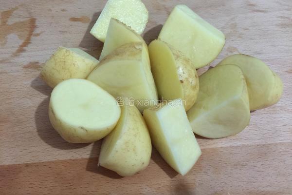椒盐土豆饼的做法图解1