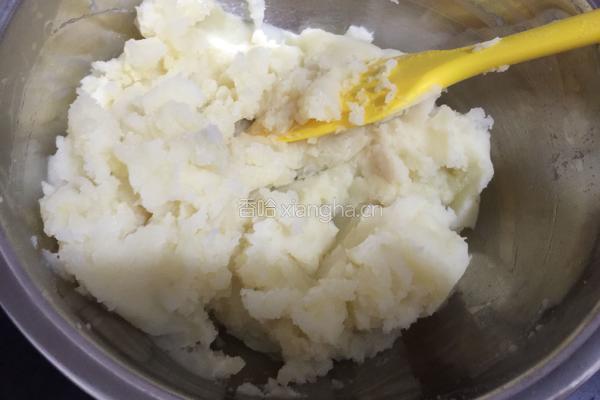 椒盐土豆饼的做法图解3