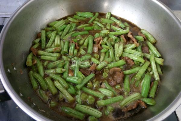豆角焖面的做法图解2