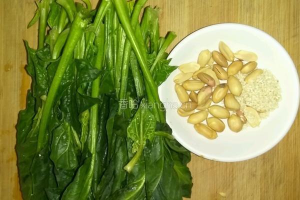 芝麻花生拌菠菜的做法图解1
