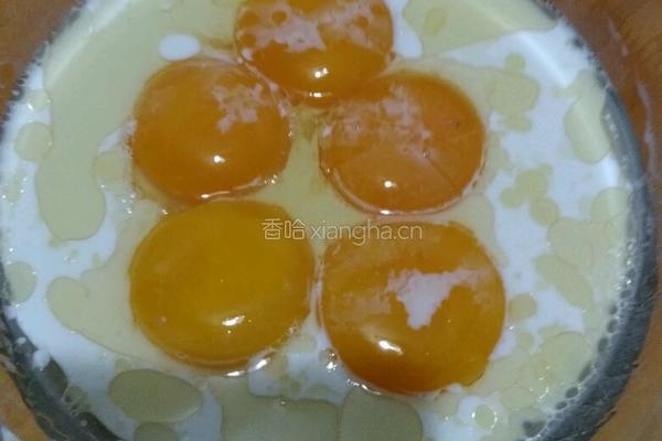 水浴戚风蛋糕的做法图解2