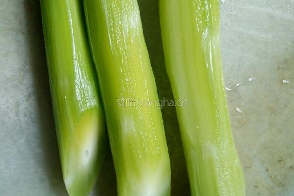 凉拌莴笋的做法图解2