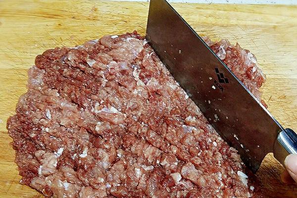 包菜油渣肉馅的做法图解3