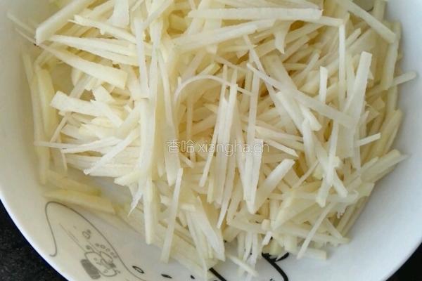 土豆丝炒粉条的做法图解1