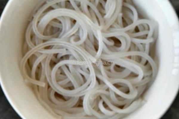 土豆丝炒粉条的做法图解2