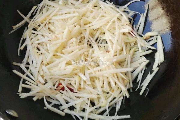 土豆丝炒粉条的做法图解7