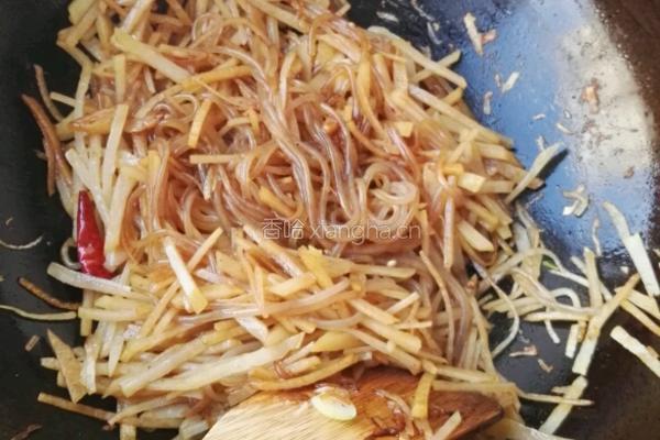 土豆丝炒粉条的做法图解8