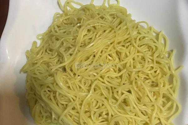 剁椒鱼头面的做法图解2