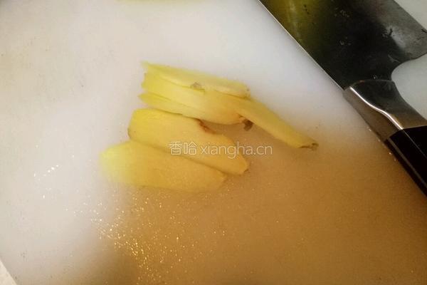 牛排骨萝卜汤的做法图解1