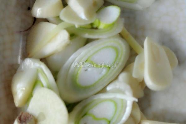 芹菜木耳炒肉的做法图解4