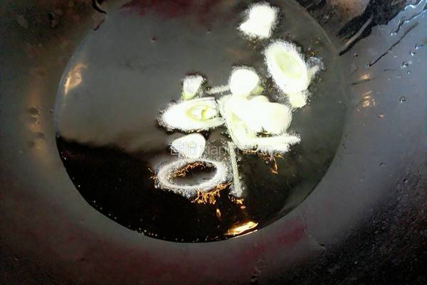 芹菜木耳炒肉的做法图解5