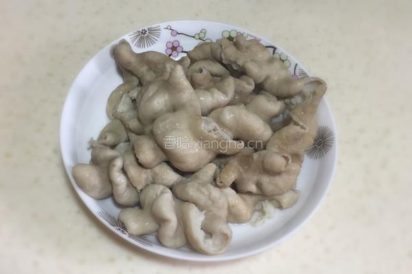 胡萝卜红烧肥肠的做法图解2