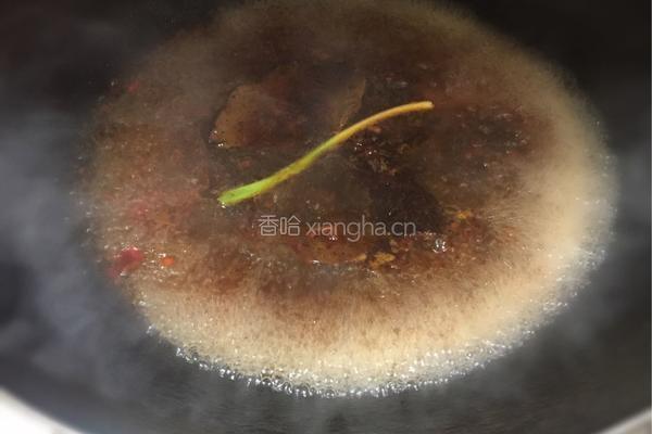 胡萝卜红烧肥肠的做法图解8