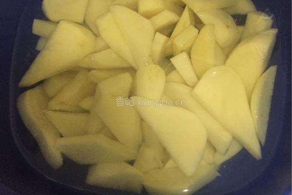 土豆炖肉的做法图解2