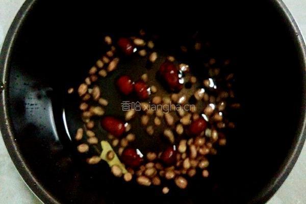 花生鸡爪汤的做法图解2