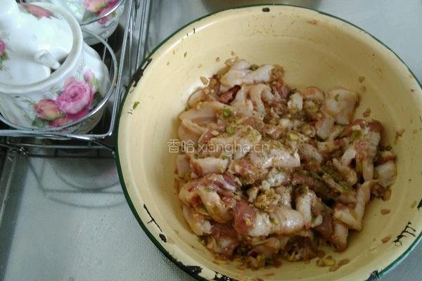 红薯粉蒸肉的做法图解2