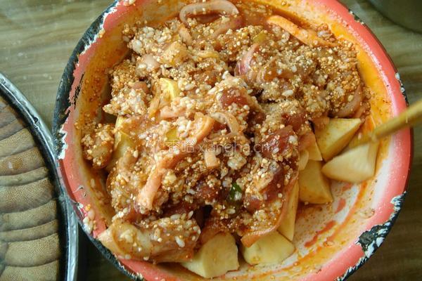 红薯粉蒸肉的做法图解6