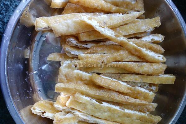 芹菜豆腐干的做法图解1