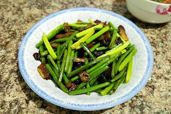 蒜苔炒腊肉的做法图解8