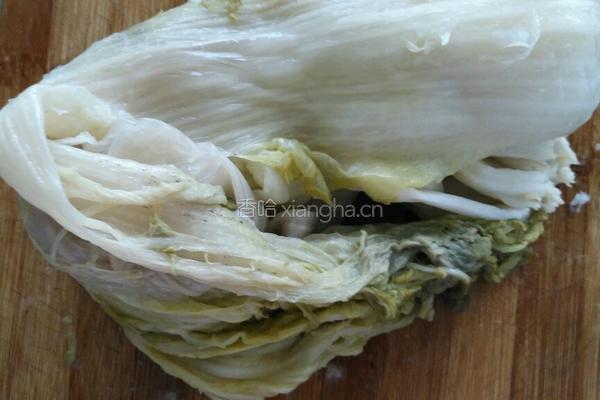 酸菜蒸饺的做法图解1