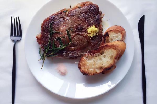 迷迭香煎安格斯肉眼牛排的做法图解4