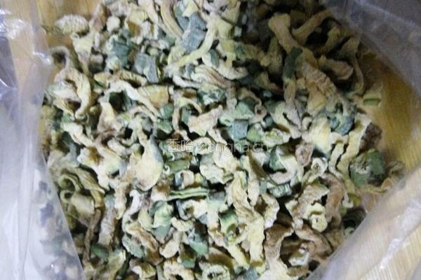 美味萝卜拌菜的做法图解1