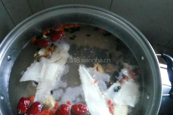 川穹白芷鱼汤的做法图解3