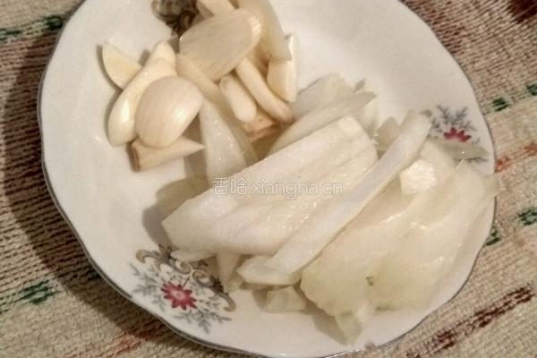 甘蓝炒尖椒胡萝卜的做法图解3