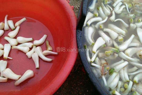 自腌茭头的做法图解2