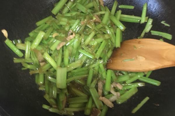 芹菜炒粉的做法图解6