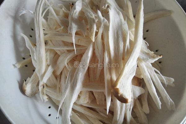 椒盐杏鲍菇的做法图解1
