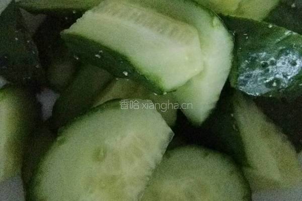 腊八醋拌黄瓜的做法图解2