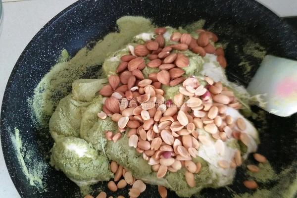 抹茶味坚果牛轧糖的做法图解5