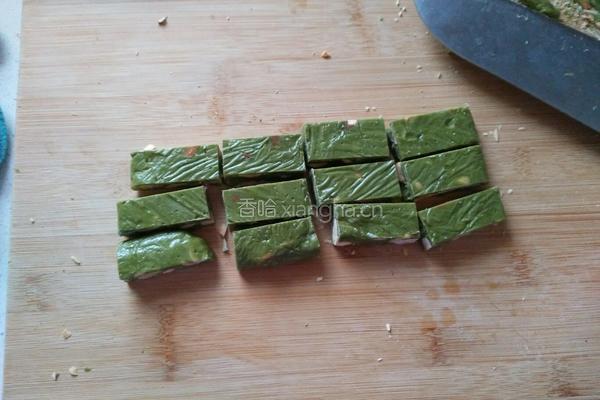 抹茶味坚果牛轧糖的做法图解9