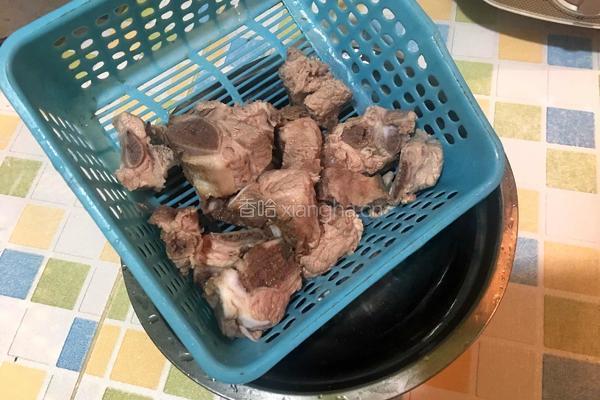 墨鱼排骨汤的做法图解3