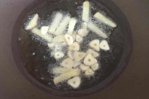 白菜炒鸭血的做法图解4